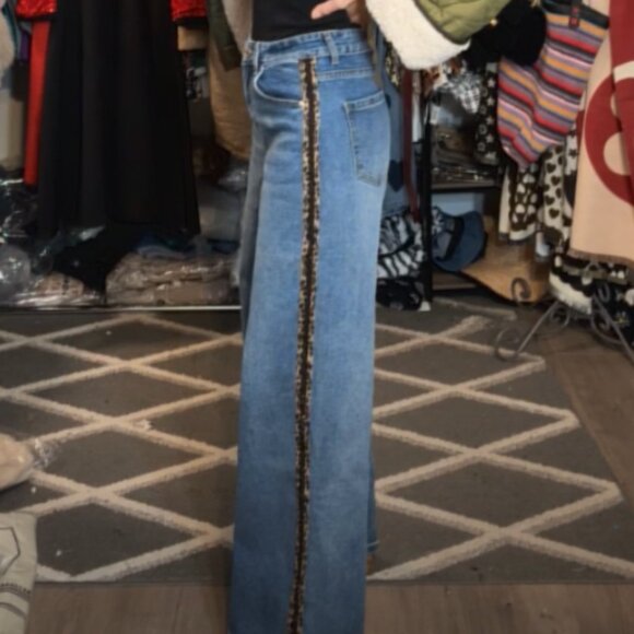 Fabulous Pocket Detailed Jeans - Picture 1 of 1